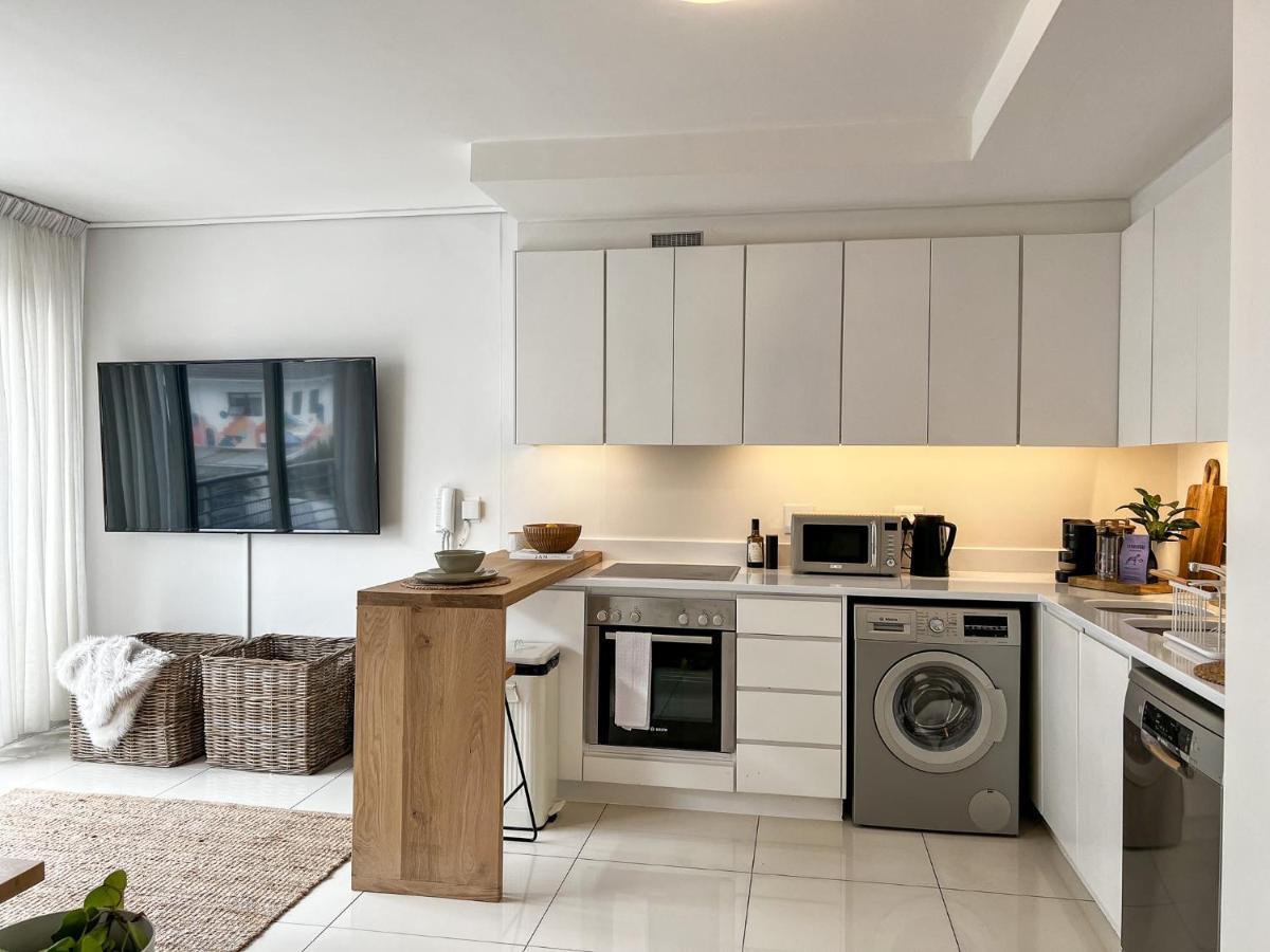 Luxury 1Br Green Point - Walk To Sea Point Promenade! Rooftop Pool, Secure Parking Cape Town Ngoại thất bức ảnh